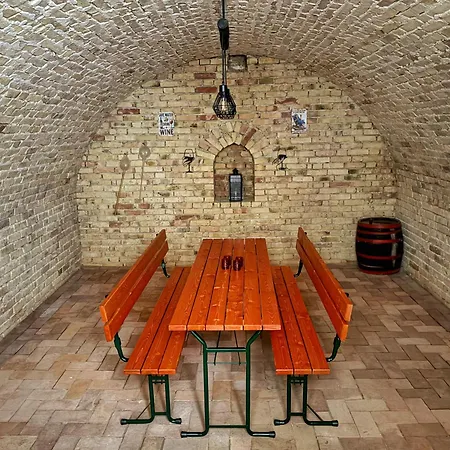 Haptapta House *