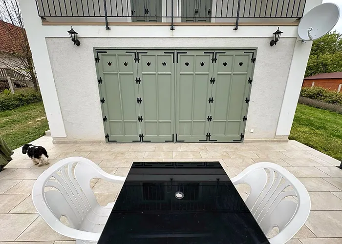 アパート Haptapta House