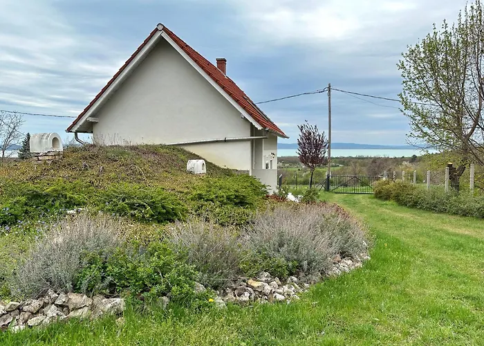 Haptapta House アパート *